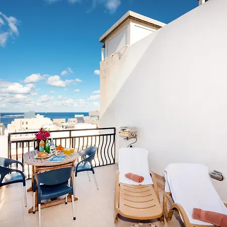 Seashells 2 Bedroom With Sunny Terrace With Stunning Sea Views - By Getawaysmalta דירה