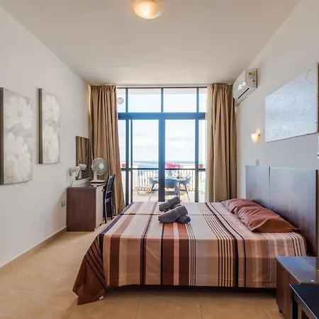 Seashells 2 Bedroom With Sunny Terrace With Stunning Sea Views - By Getawaysmalta *