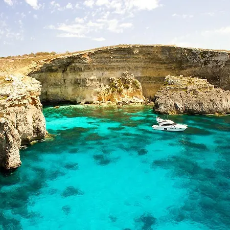 Seashells 2 Bedroom With Sunny Terrace With Stunning Sea Views - By Getawaysmalta