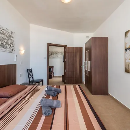 Seashells 2 Bedroom With Sunny Terrace With Stunning Sea Views - By Getawaysmalta Apartment *