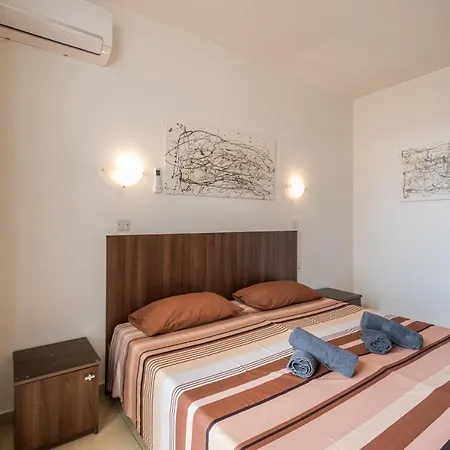 Seashells 2 Bedroom With Sunny Terrace With Stunning Sea Views - By Getawaysmalta