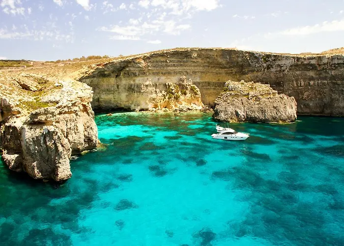 Seashells 2 Bedroom With Sunny Terrace With Stunning Sea Views - By Getawaysmalta