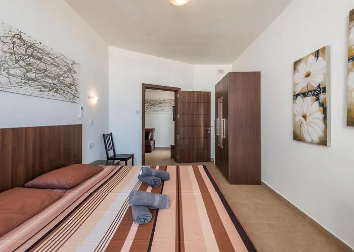 Seashells 2 Bedroom With Sunny Terrace With Stunning Sea Views - By Getawaysmalta Apartment *