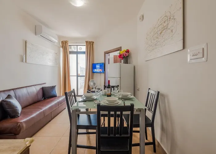 Seashells 2 Bedroom With Sunny Terrace With Stunning Sea Views - By Getawaysmalta Apartment