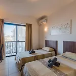 Seashells 2 Bedroom With Sunny Terrace With Stunning Sea Views - By Getawaysmalta Сент-Полс-Бей