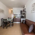 Апартаменты Seashells 2 Bedroom With Sunny Terrace With Stunning Sea Views - By Getawaysmalta *