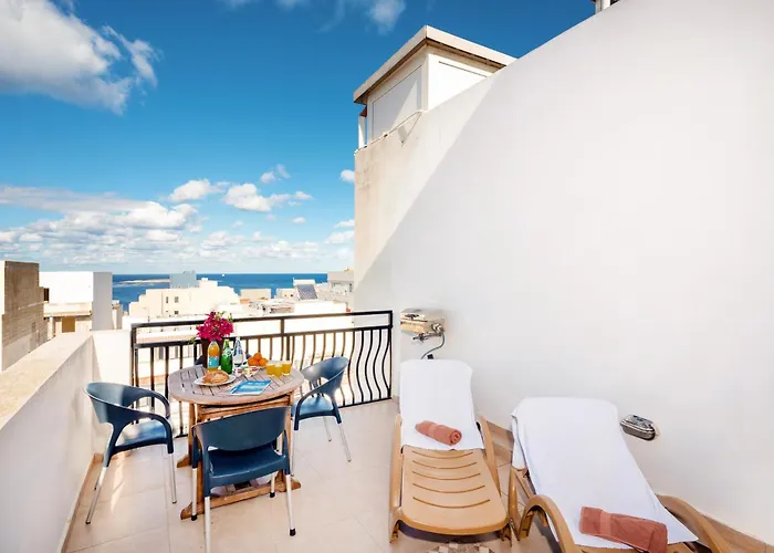 Seashells 2 Bedroom With Sunny Terrace With Stunning Sea Views - By Getawaysmalta 公寓