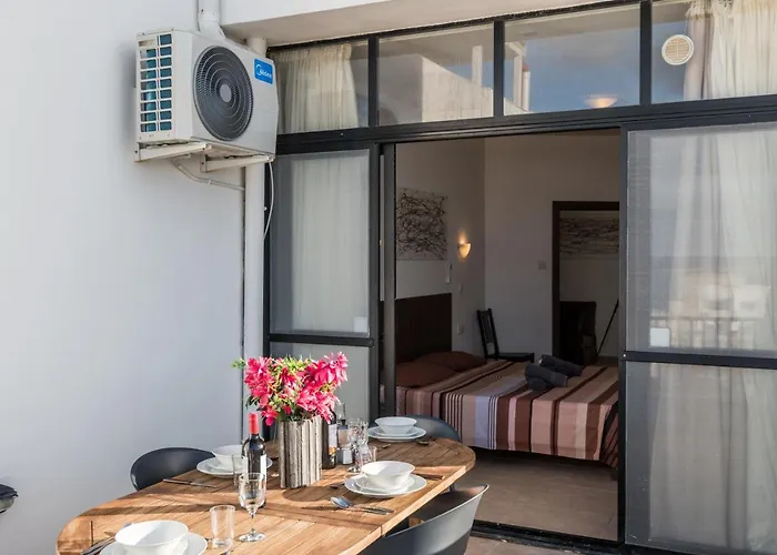 Seashells 2 Bedroom With Sunny Terrace With Stunning Sea Views - By Getawaysmalta 圣保罗湾城