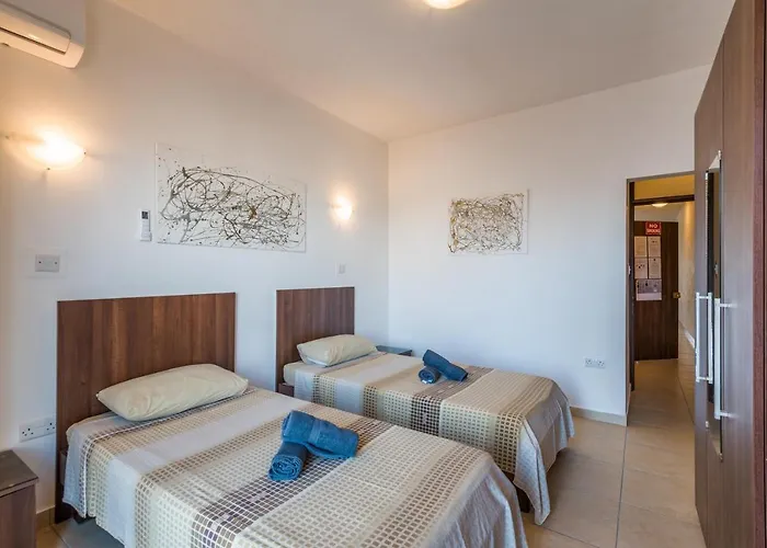 公寓 Seashells 2 Bedroom With Sunny Terrace With Stunning Sea Views - By Getawaysmalta 圣保罗湾城