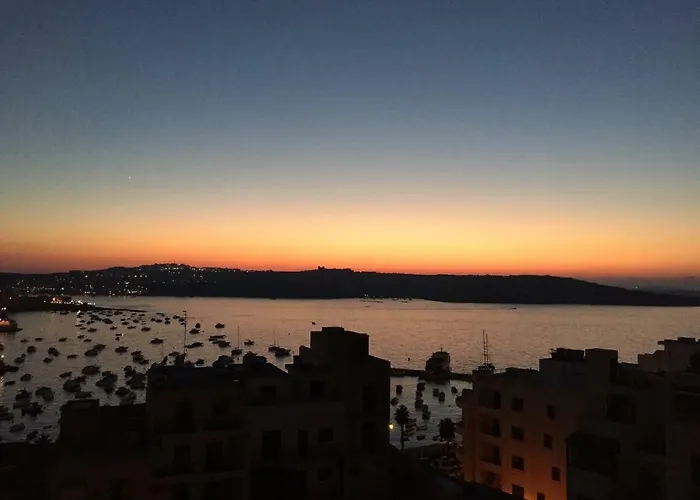 公寓 Seashells 2 Bedroom With Sunny Terrace With Stunning Sea Views - By Getawaysmalta 圣保罗湾城