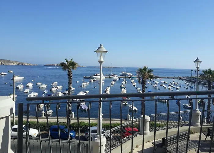 公寓 Seashells 2 Bedroom With Sunny Terrace With Stunning Sea Views - By Getawaysmalta